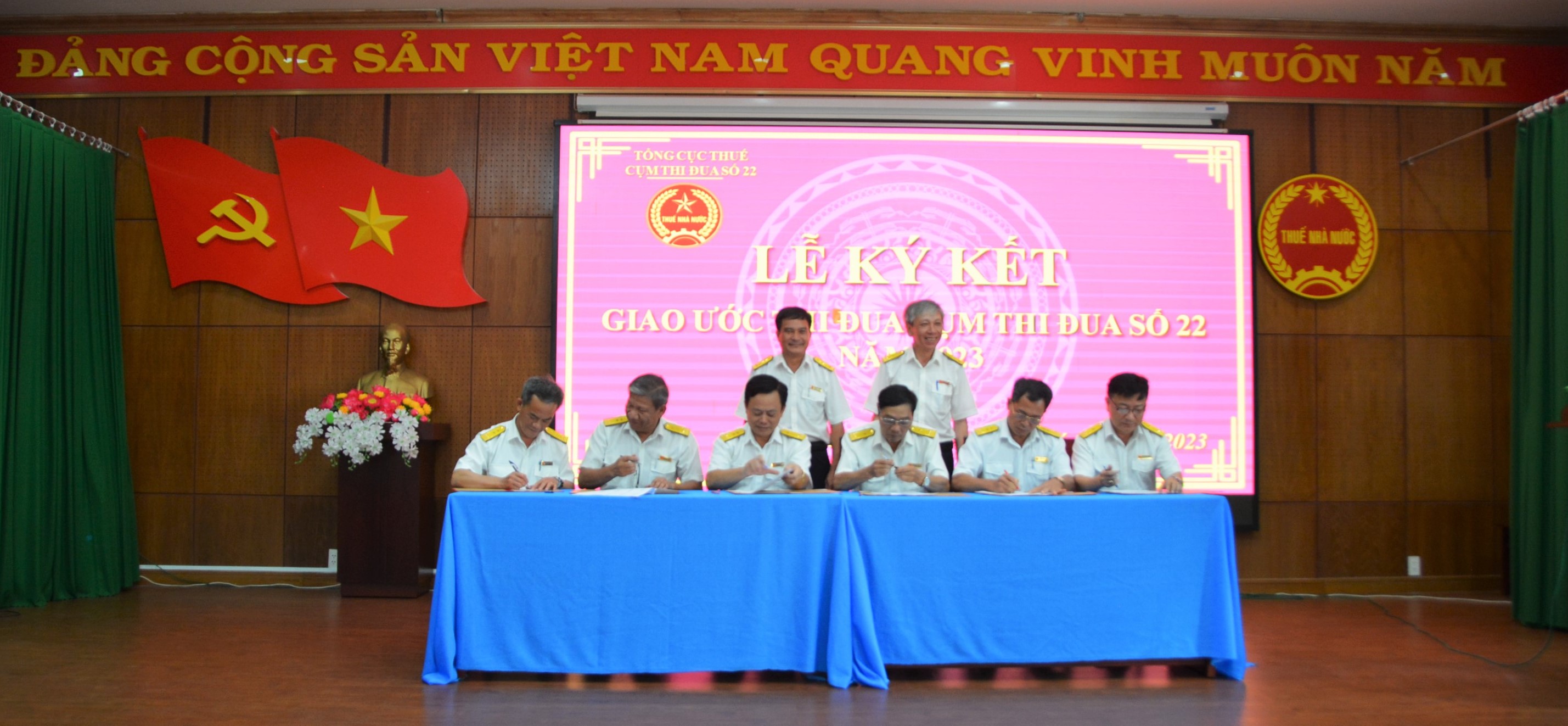 11-8 ký kết 2